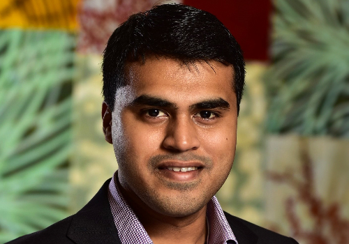 Transformative Leader Driving Global Innovation and Customer-Centric Solutions in Technology